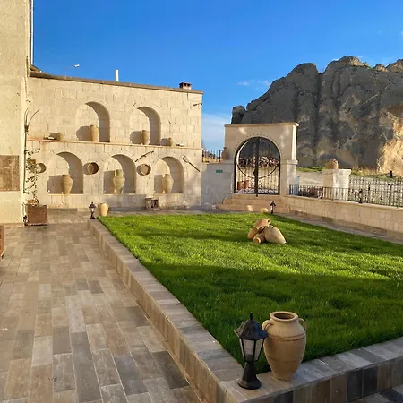 Mesken Cave * 内夫谢希尔